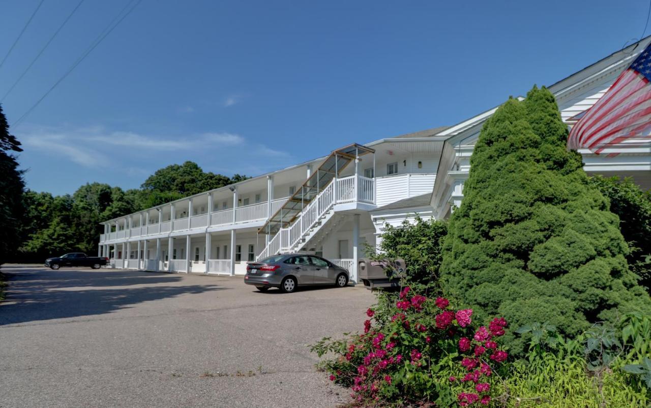 נורת' קינגסטאון Hamilton Village Inn מראה חיצוני תמונה
