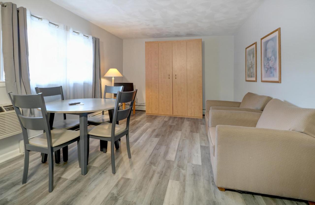 נורת' קינגסטאון Hamilton Village Inn מראה חיצוני תמונה