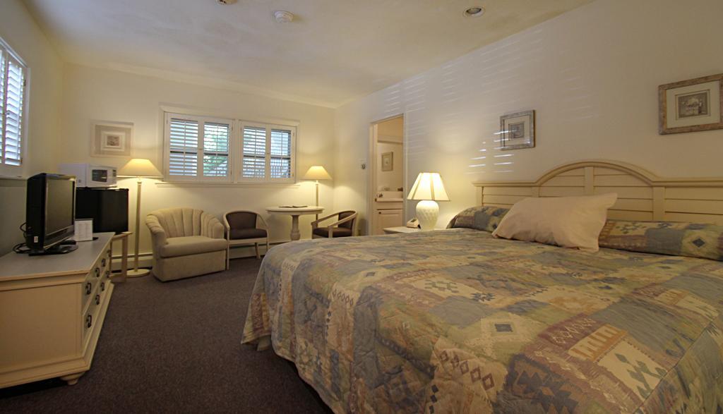 נורת' קינגסטאון Hamilton Village Inn מראה חיצוני תמונה